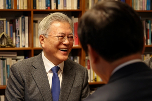 [속보]검찰, ‘뇌물 혐의’ 문재인 전 대통령 기소 “2억1700만원 수수 공범”