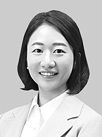 ‘굴기와 궁핍’ 中의 두 얼굴