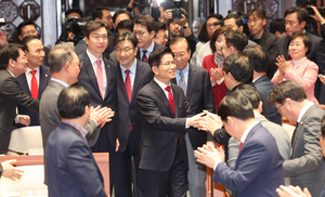 [속보]김문수, 권성동·권영세 면전서 “무소속 당 후보 만들려는 불법 수단 중단하라”