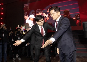 [속보]한동훈, 尹 탈당에 “다음주부터 현장서 국민 만날 것”