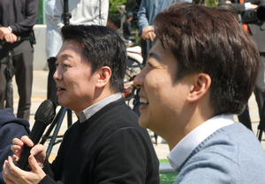 [단독]단일화 회동 제안 안철수, 오늘 이준석 만난다