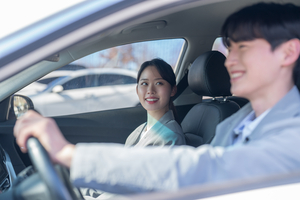 “꽃미남이 페라리 몰고 와서 함께 퇴근” 2만원 서비스 정체