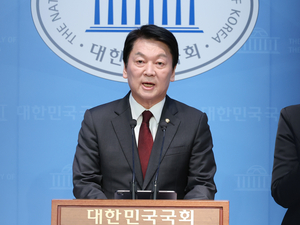 안철수 ‘건강 이상설’ 제기 김어준 등 고발…“허위사실 유포”