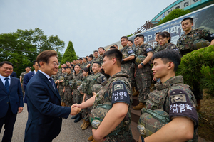 [속보] 李대통령 “중단된 남북 대화채널 신속히 복구…대화·협력 재개”