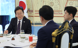 李 대통령, ‘국정수행 잘한다’ 59.3%…전주 대비 0.7%p↑-리얼미터
