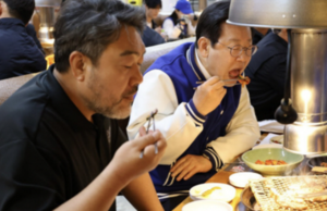 李 “지원금으로 소고기 사먹겠다고…세계 10대 강국 먹는 문제로 애달프지 않았으면”