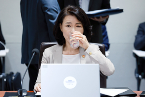 “좌파는 상상할 수 있는 모든 것 하는 집단” 이진숙 발언에 감사원 ‘주의’ 조치