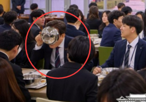 대통령실서 뿌린 ‘대통령 드링킹 샷’ 화제 “맛집인가?”