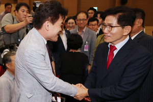 [속보]김문수 “尹 재입당 당연히 받아준다…계엄으로 아무도 안 죽어”