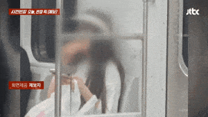 ‘4호선 담배녀’ 경악…노약자석 앉아 초등생 앞에서 10분 넘게 ‘뻑뻑’