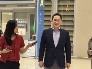 이재용, 방미 17일 만에 귀국…대통령 국민임명식 참여
