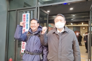 [속보]장동혁 “윤석열 대통령님 면회하고 왔다…하나로 뭉쳐 싸우자”