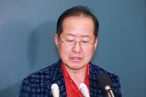[속보]홍준표 “암덩어리 안고 가봐야 살 안돼…자발적 해산 후 보수 재건해야”