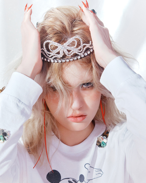 [속보]가수 전소미, 자기브랜드에 ‘적십자 로고’ 무단사용…고발 당해