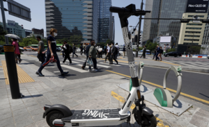 또 전동킥보드 사고…킥보드 타던 30대 운전자 승용차와 추돌해 사망