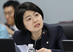 “큰아버지 유명한 정치인, 그래서 우리 아빠는 항상 검열대상”···‘헌법존중TF’ 위험성 알린 野의원의 과거