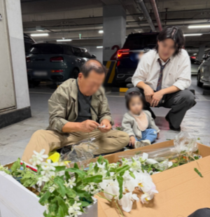 “시들까봐” 예식장 주차장서 주저앉아 딸 부케 손수 만든 70대父