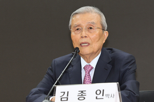 김종인 “헌법존중 TF? 아주 유치한 발상…대통령 성취 까먹을것”