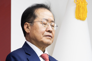 홍준표 “큰 권력은 모래성…보수 대통령 5명째 감옥, 참담해”