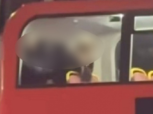 “짐승들이냐” 명물 2층 버스서 성관계…英 런던 발칵
