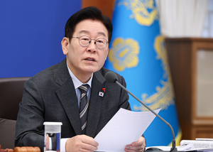 [속보]李대통령 “생리대, 고급이라 비싼가? 아예 무상공급 검토하라”