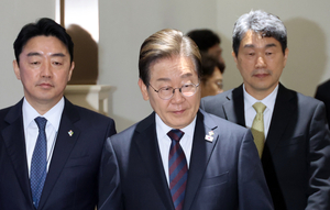 李 대통령, ‘변호사비 대납’ 남은 혐의도 檢 불기소 처분