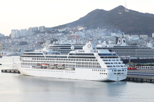 [속보]제주 도착한 크루즈선에서 외국인 1명 숨져…경찰 수사