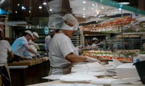 ‘최저시급 4만5000원’으로 인상?… “연봉 9300만원 수준” 갑론을박