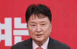 [속보]김영환 충북지사 ‘3천만원 수수 혐의’ 구속영장…일부 뇌물죄