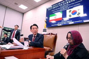 [속보]“한국 선박 공격안했다…믿어달라” 이란 의회 관계자 주장