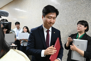 “비공개 최고위선 ‘어린 놈의 XX’ 발언도…” 국힘 지도부 사퇴놓고 갈등