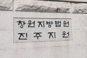친딸에 뜨거운 물 붓고 숨지게 한 40대 女가수, 사형 구형
