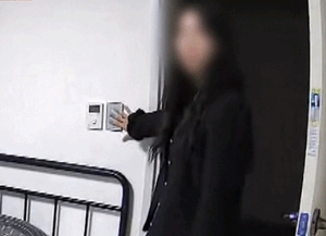 집 비운 사이 전처가 세탁실 창문으로 침입…CCTV에 남긴 반응