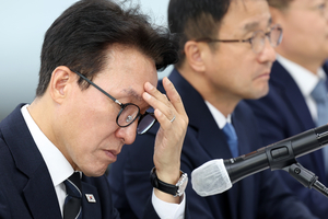 ‘지지율 10%P 상승’ 공약했는데 최저치…김민석, 메시지 줄이고 현장 행보 늘리나