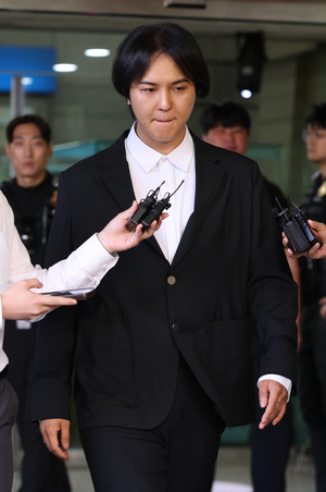 ‘102일 결근’ 송민호, 군대 두 번 간다…병무청 “절차 검토”
