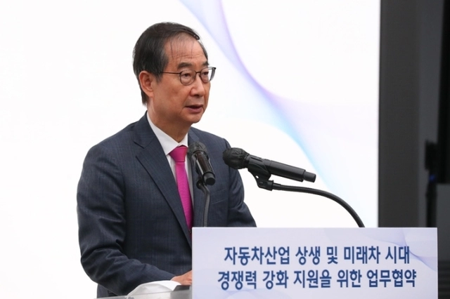 한덕수 국무총리가 2022년 10월19일 경기도 화성시 현대차·기아 기술연구소에서 열린 ‘자동차산업 상생 및 미래차 시대 경쟁력 강화 지원’을 위한 업무협약 체결식에서 축사하고 있다. 국무총리실 제공