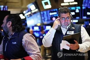 뉴욕증시, 역사적 ‘롤러코스터 주간’ 마무리…다우 1.6%↑