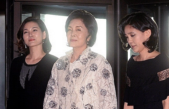 홍라희(가운데) 전 삼성미술관 리움 관장과 이부진(오른쪽) 호텔신라 사장, 이서현 삼성물산 전략기획담당 사장. 뉴시스