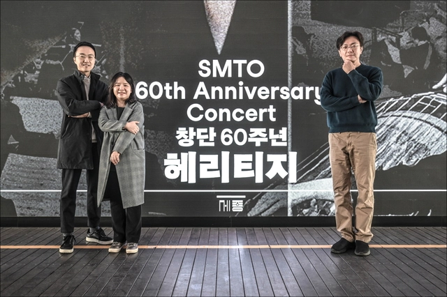 서울시국악관현악단 창단 60주년 공연의 초연곡을 만든 작곡가 이지수(왼쪽부터), 최지혜와 이승훤 단장. 세종문화회관 제공