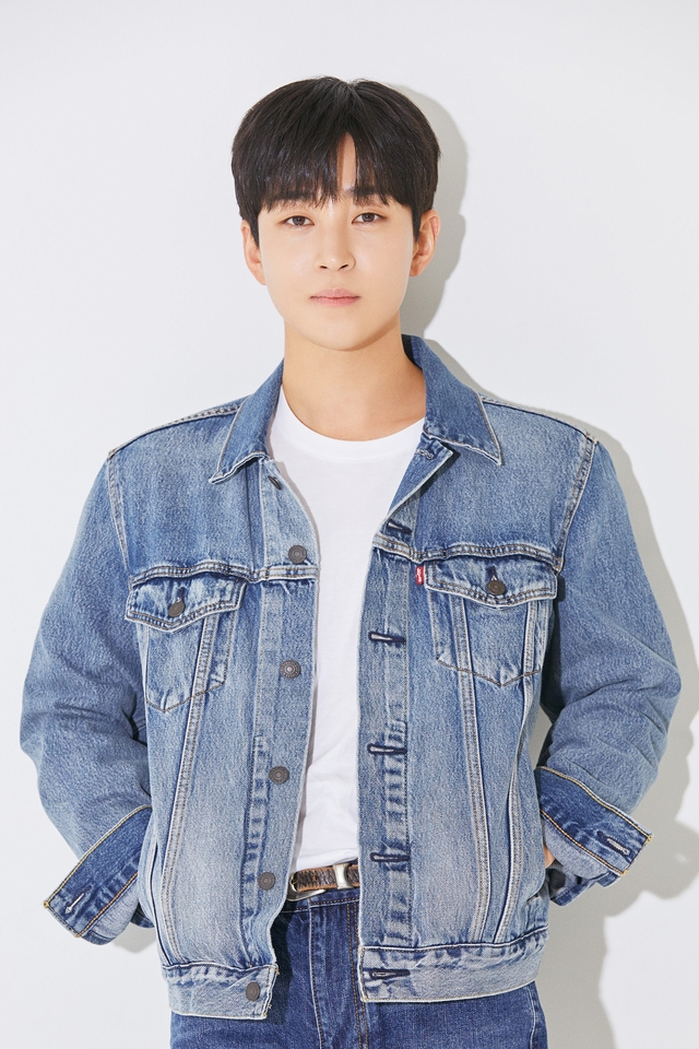 가수 딘딘