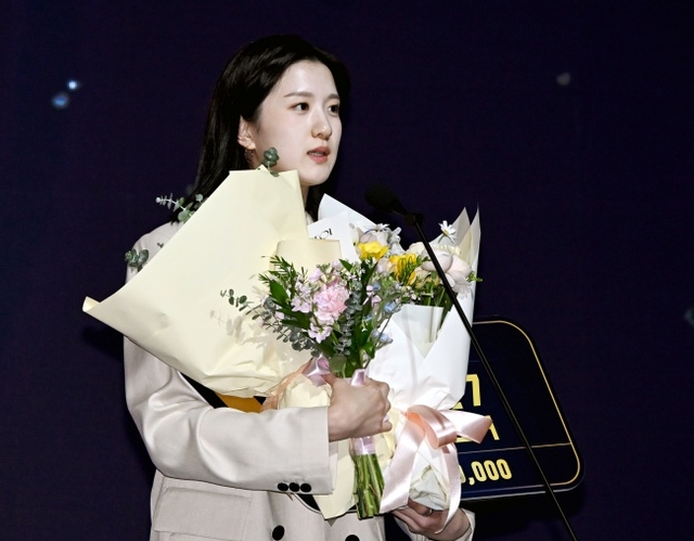 V리그 여자부 현대건설의 미들 블로커 이다현은 2024~2025 여자부 베스트7에 포함되는 뛰어난 성적을 거뒀으나 연봉 1억 원 미만의 C등급으로 분류된다. KOVO 제공