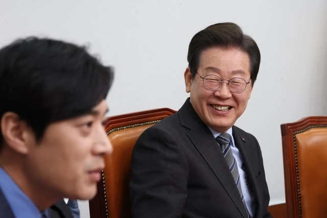 뉴시스