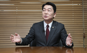“이재명은 계속 말 바꾸는 사람… 공약 누가 믿겠나”[2025 대선주자 릴레이 인터뷰]