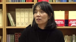 “오래 기다렸어요”… 한강, 노벨문학상 이후 첫 산문집