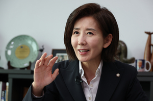 “이재명, 권력독점 땐 대통령 넘어 황제 되려 할 것”[2025 대선주자 릴레이 인터뷰]