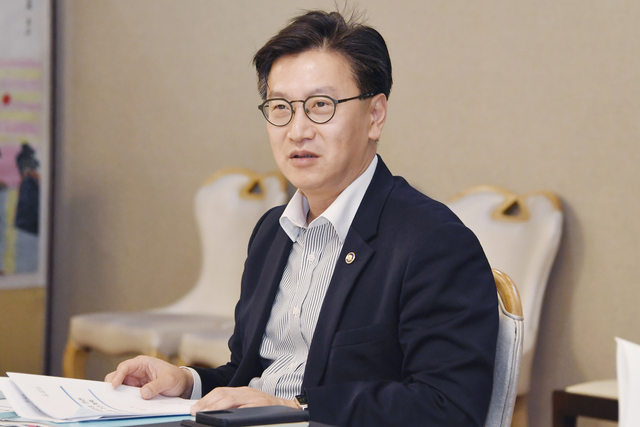 김범석 기획재정부 차관이 18일 정부서울청사에서 ‘물가관계차관회의’를 주재하고 있다. 기재부·연합뉴스