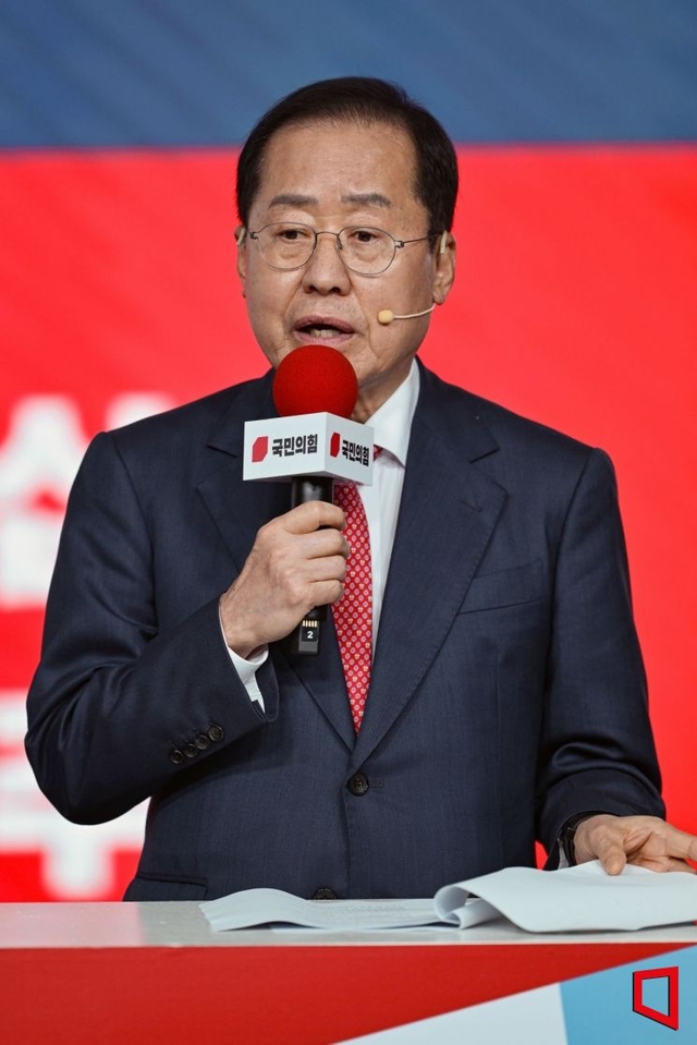 18일 서울 강서구 ASSA 아트홀에서 열린 ‘제21대 대통령 후보자 국민의힘 1차 경선 후보자 비전대회’에서 홍준표 후보가 비전발표를 하고 있다. 국회사진기자단