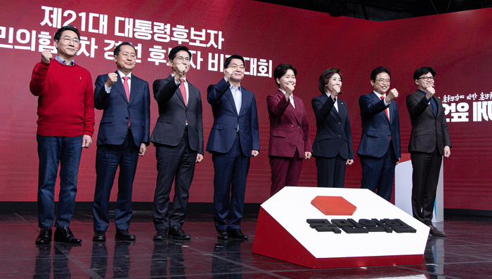 한동훈·안철수 “尹 과거로 놔둬야”…홍준표 “사람 도리 아냐”
