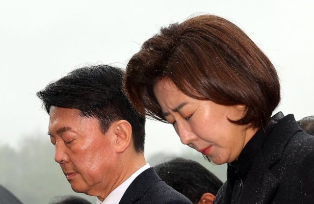 나경원 “안철수, 남의 둥지에 알 낳는 뻐꾸기”, 안철수 “전광훈당 가서 경선”…장외 설전