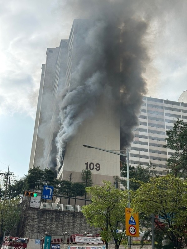 서울 관악구 봉천동 화재 . 연합뉴스 독자제공